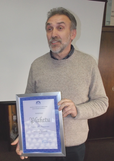 Đino Šverko je preuzeo Plaketu za Vesnu podunavac